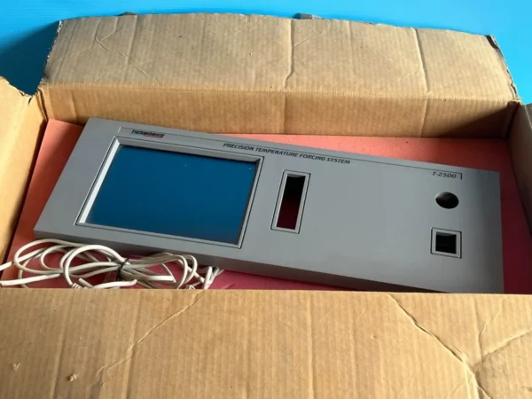 Thermonics T-2500 Precision Temperature Forcing System display panel