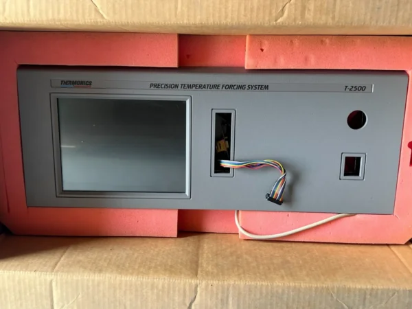 Thermonics T-2500 Precision Temperature Forcing System display panel