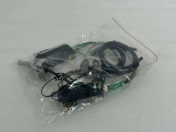 2 PCS Baumer Electric Fiber Optic Sensor FVDK 12P6401/S35A CH-8501