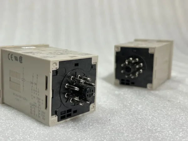 LOT OF 2 - OMRON H3CR-H8L Timer Relay - Image 4