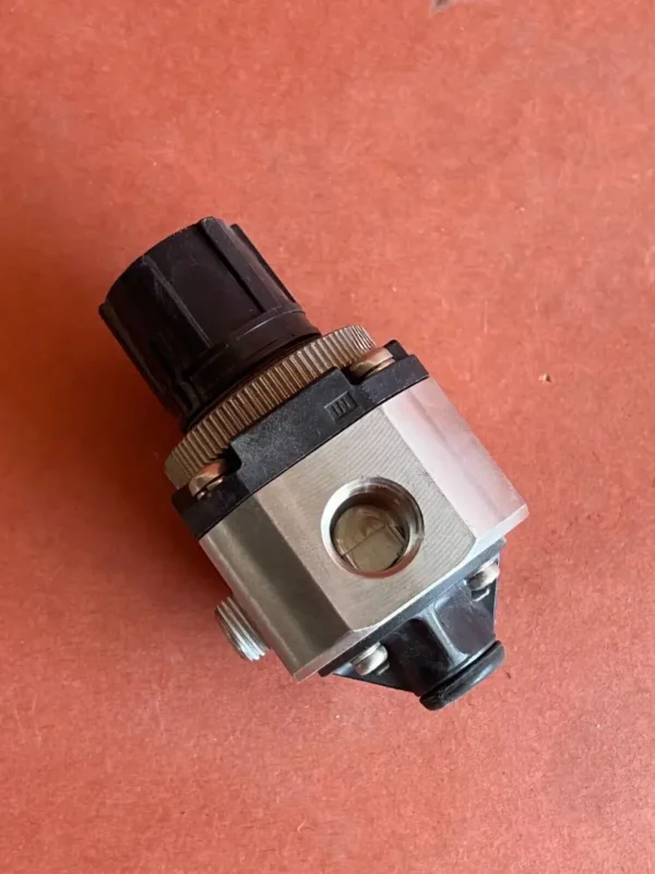 SMC SRH4011-03-R Regulator