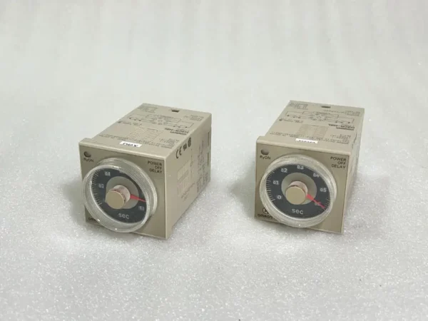 LOT OF 2 - OMRON H3CR-H8L Timer Relay