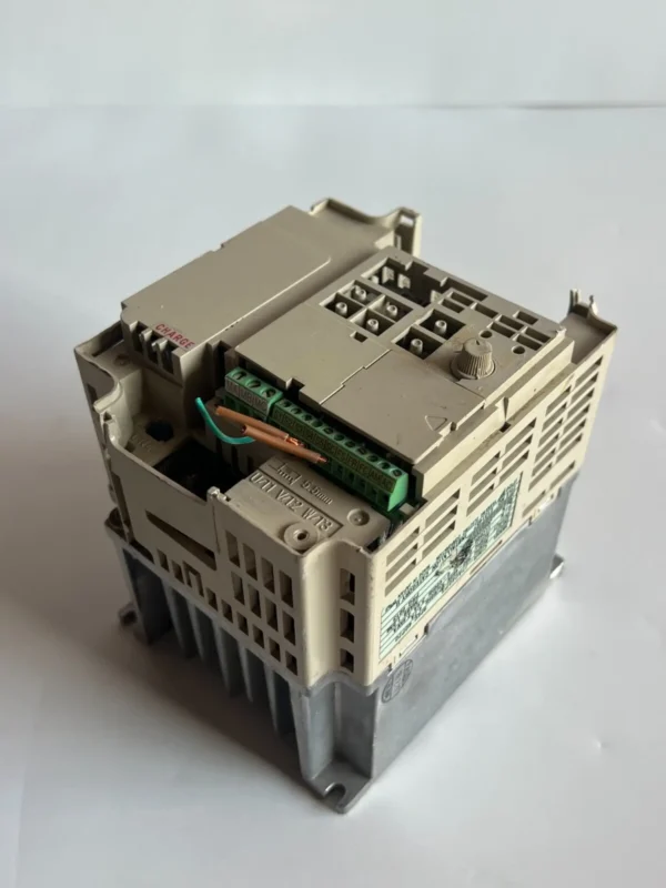 YASKAWA VS mini CIMR-J7AC40P7 - Image 2