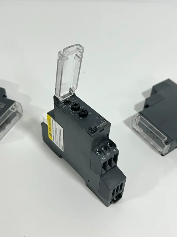 LOT OF 3 PCS - Schneider Electric RM17TA00 multifunction control relay - Image 3