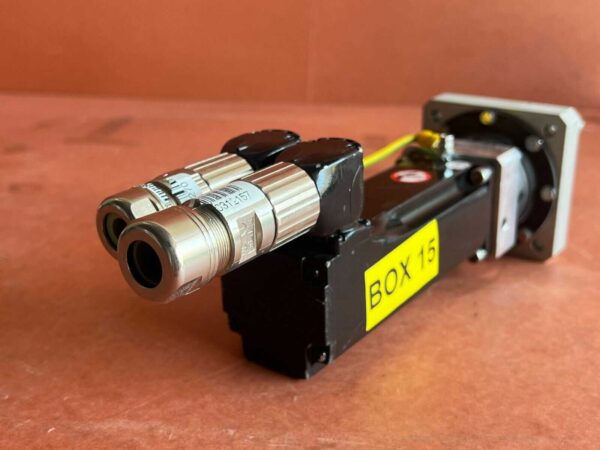 Schneider Electric SERVO MOTOR SH30551P01F2100 - 9000 RPM - Image 5