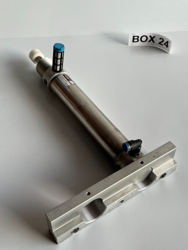 SMC CD76E40-160-B Pneumatic Cylinder - Image 4