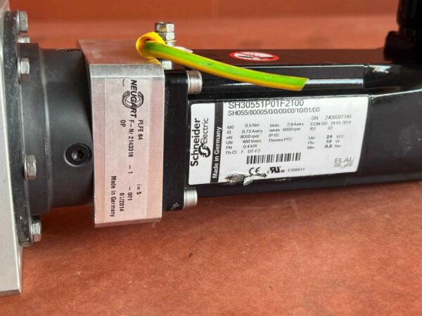 Schneider Electric SERVO MOTOR SH30551P01F2100 - 9000 RPM - Image 4